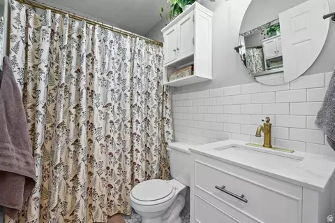 Bath - 959 E Stonehedge Rd, Alpine, UT 84004 photo 3 of 5