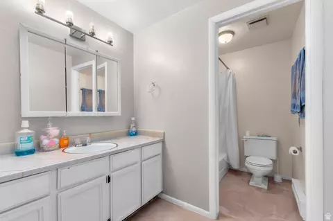 Bath - 870 S 1625 E #C, Clearfield, UT 84015 photo 2 of 3