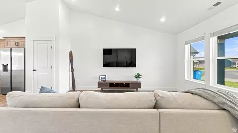 Living - 724 W 500 N, Smithfield, UT 84335 photo 1 of 2