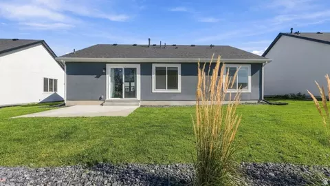 Exterior - 724 W 500 N, Smithfield, UT 84335 photo 9 of 15