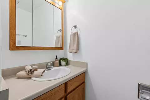 668 E Williamsburg Cir, Sandy, UT 84070 photo 10