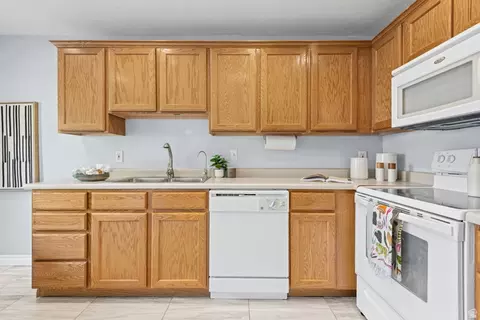 668 E Williamsburg Cir, Sandy, UT 84070 photo 16