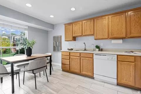 668 E Williamsburg Cir, Sandy, UT 84070 photo 11