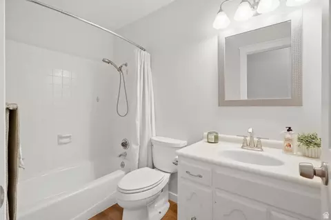 Bath - 618 E 315 S, Layton, UT 84041 photo 3 of 4