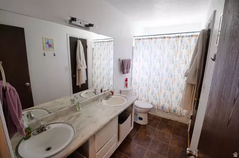 Bath - 9080 S 570 E, Sandy, UT 84070 photo 3 of 6