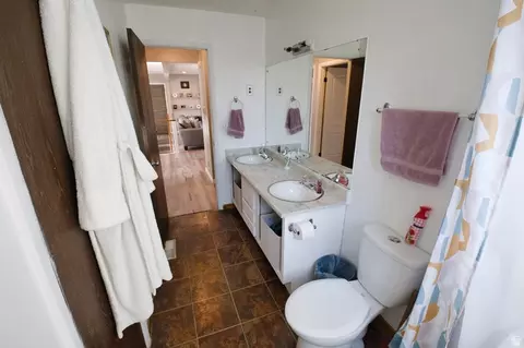 Bath - 9080 S 570 E, Sandy, UT 84070 photo 4 of 6