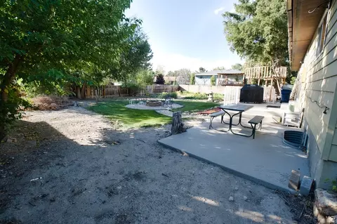Exterior - 9080 S 570 E, Sandy, UT 84070 photo 4 of 6