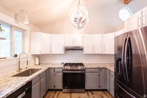 Kitchen - 436 E Canyon Estates Dr, Bountiful, UT 84010 photo 2 of 4