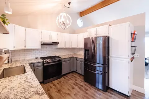 Kitchen - 436 E Canyon Estates Dr, Bountiful, UT 84010 photo 3 of 4