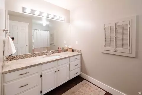 Bath - 436 E Canyon Estates Dr, Bountiful, UT 84010 photo 3 of 6