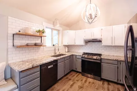 Kitchen - 436 E Canyon Estates Dr, Bountiful, UT 84010 photo 1 of 4