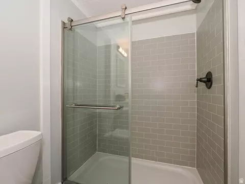 Bath - 10146 S 2415 E, Sandy, UT 84092 photo 6 of 6