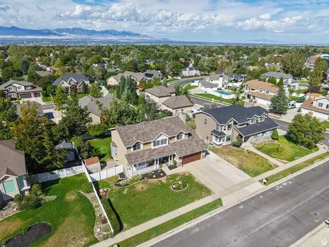 View/Area - 10146 S 2415 E, Sandy, UT 84092 photo 2 of 11