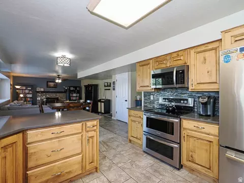 Kitchen - 10146 S 2415 E, Sandy, UT 84092 photo 3 of 4