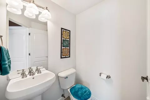 Bath - 446 E Green Haven Dr S, Midvale, UT 84047 photo 1 of 4