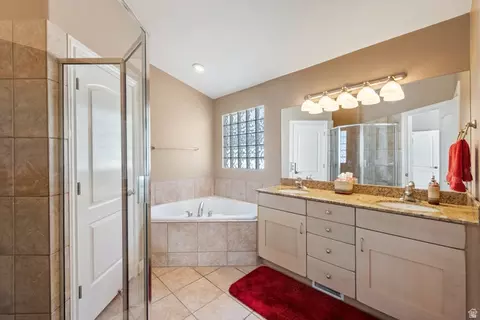 Bath - 446 E Green Haven Dr S, Midvale, UT 84047 photo 2 of 4