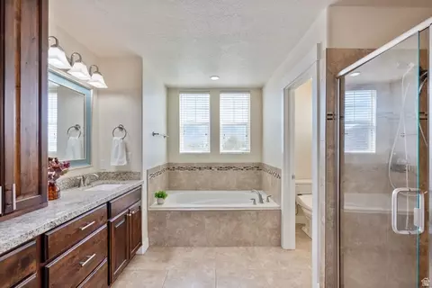 Bath - 1123 S Wildflower Ln, Mapleton, UT 84664 photo 2 of 7