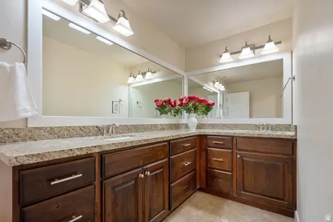 Bath - 1123 S Wildflower Ln, Mapleton, UT 84664 photo 5 of 7
