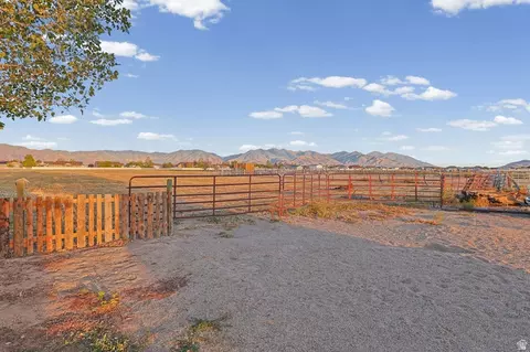 Exterior - 415 S Worthington St, Grantsville, UT 84029 photo 2 of 3