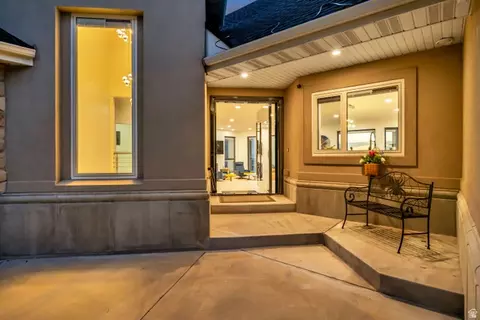 Entry Way - 3860 S Highland Ct E, Bountiful, UT 84010 photo 1 of 7