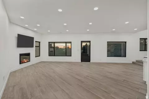 Living - 3860 S Highland Ct E, Bountiful, UT 84010 photo 2 of 2