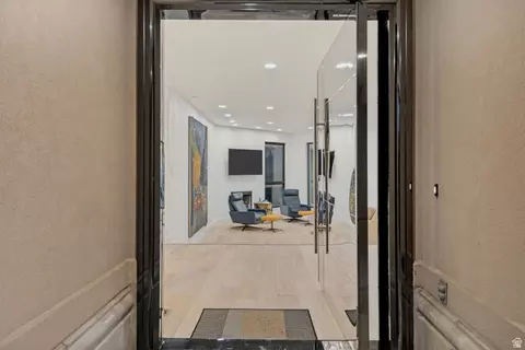 Entry Way - 3860 S Highland Ct E, Bountiful, UT 84010 photo 2 of 7