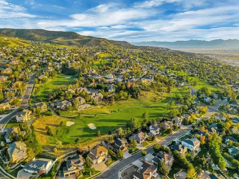 View/Area - 3860 S Highland Ct E, Bountiful, UT 84010 photo 1 of 8