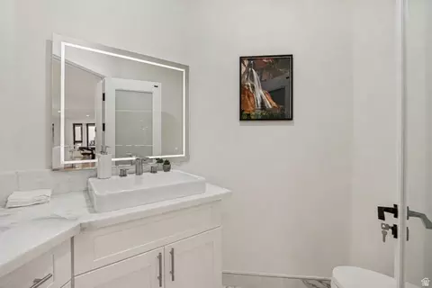 Bath - 3860 S Highland Ct E, Bountiful, UT 84010 photo 5 of 8