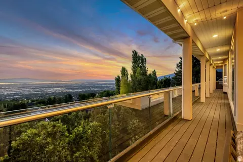 Exterior - 3860 S Highland Ct E, Bountiful, UT 84010 photo 3 of 7