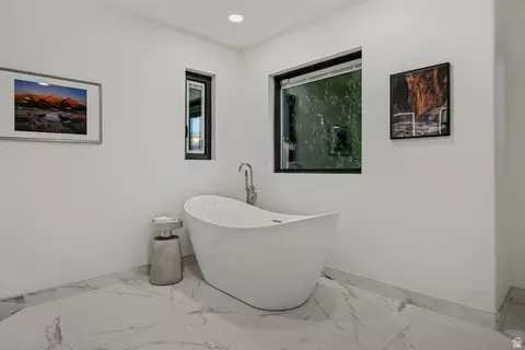 Bath - 3860 S Highland Ct E, Bountiful, UT 84010 photo 4 of 8