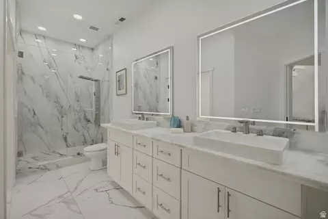 Bath - 3860 S Highland Ct E, Bountiful, UT 84010 photo 6 of 8