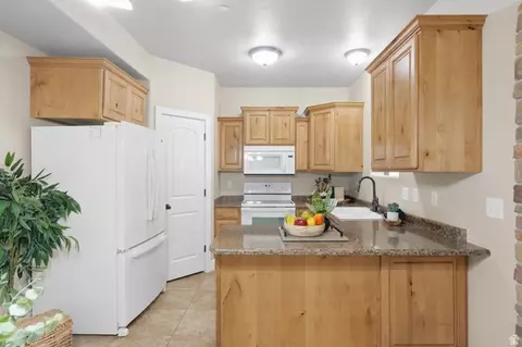Kitchen - 3689 E Rock Creek Rd #N1, Eagle Mountain, UT 84005 photo 1 of 5