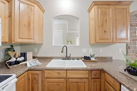 Kitchen - 3689 E Rock Creek Rd #N1, Eagle Mountain, UT 84005 photo 4 of 5