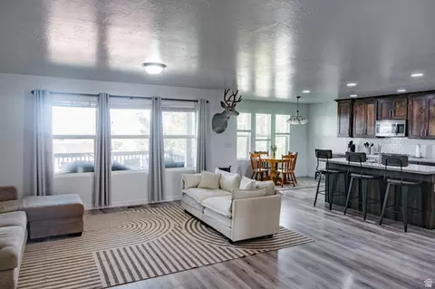 Living - 1069 E 150 St S, Santaquin, UT 84655 photo 1 of 4