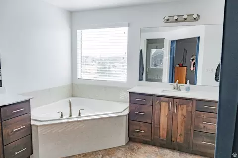 Bath - 1069 E 150 St S, Santaquin, UT 84655 photo 2 of 8