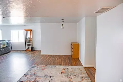 Living - 1069 E 150 St S, Santaquin, UT 84655 photo 4 of 4