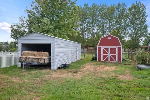 Exterior - 555 E 1600 S, Mapleton, UT 84664 photo 2 of 10