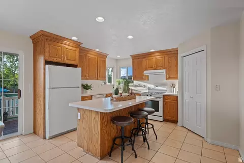 Kitchen - 555 E 1600 S, Mapleton, UT 84664 photo 2 of 2