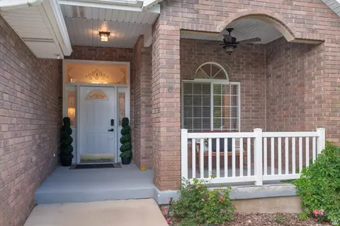 Exterior - 555 E 1600 S, Mapleton, UT 84664 photo 9 of 10