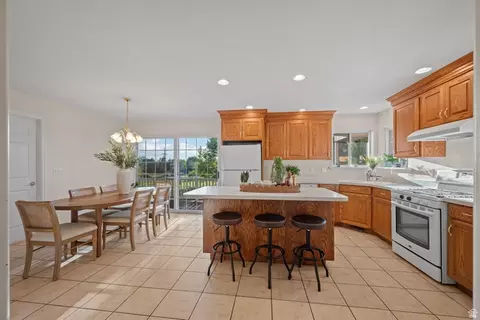 Kitchen - 555 E 1600 S, Mapleton, UT 84664 photo 1 of 2