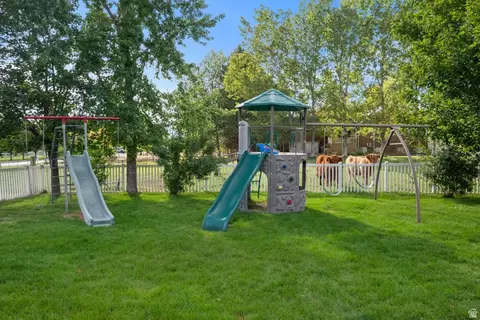 Exterior - 555 E 1600 S, Mapleton, UT 84664 photo 6 of 10