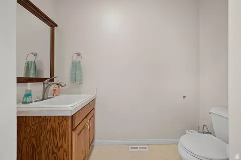 Bath - 555 E 1600 S, Mapleton, UT 84664 photo 4 of 5