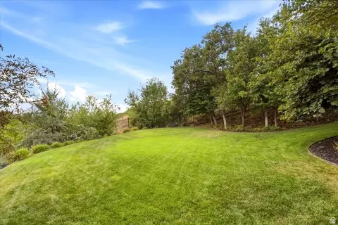 Exterior - 2522 E Thurston Ln, Layton, UT 84040 photo 14 of 18