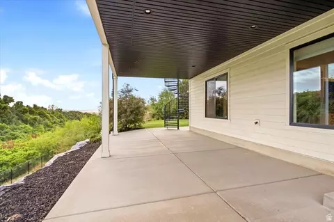 Exterior - 2522 E Thurston Ln, Layton, UT 84040 photo 9 of 18