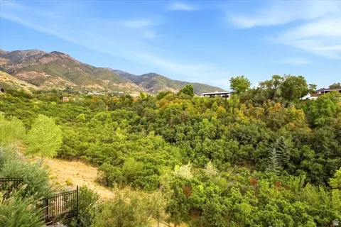 Exterior - 2522 E Thurston Ln, Layton, UT 84040 photo 15 of 18