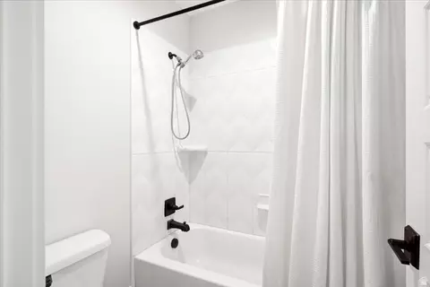 Bath - 2522 E Thurston Ln, Layton, UT 84040 photo 4 of 6