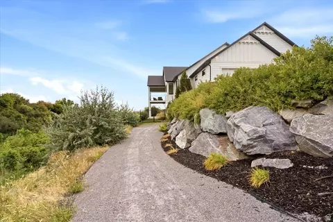 Exterior - 2522 E Thurston Ln, Layton, UT 84040 photo 3 of 18