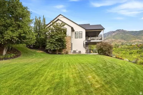 Exterior - 2522 E Thurston Ln, Layton, UT 84040 photo 12 of 18