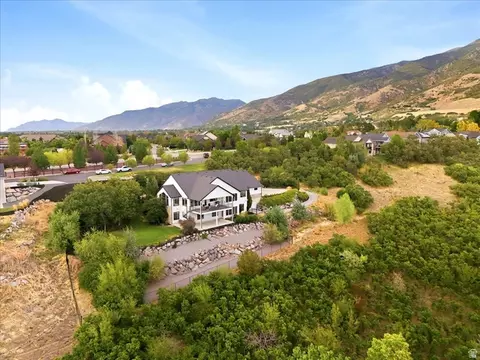 View/Area - 2522 E Thurston Ln, Layton, UT 84040 photo 3 of 5