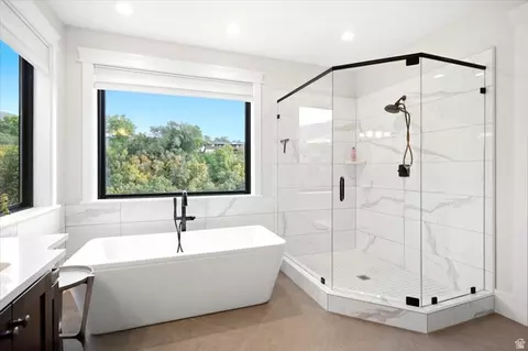 Bath - 2522 E Thurston Ln, Layton, UT 84040 photo 2 of 6